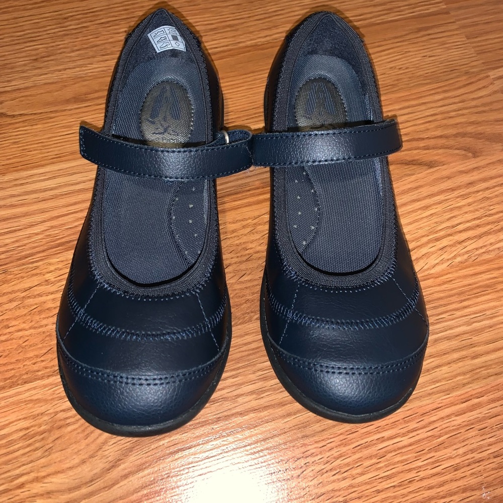 Hush Puppies girls sized 2.5M navy